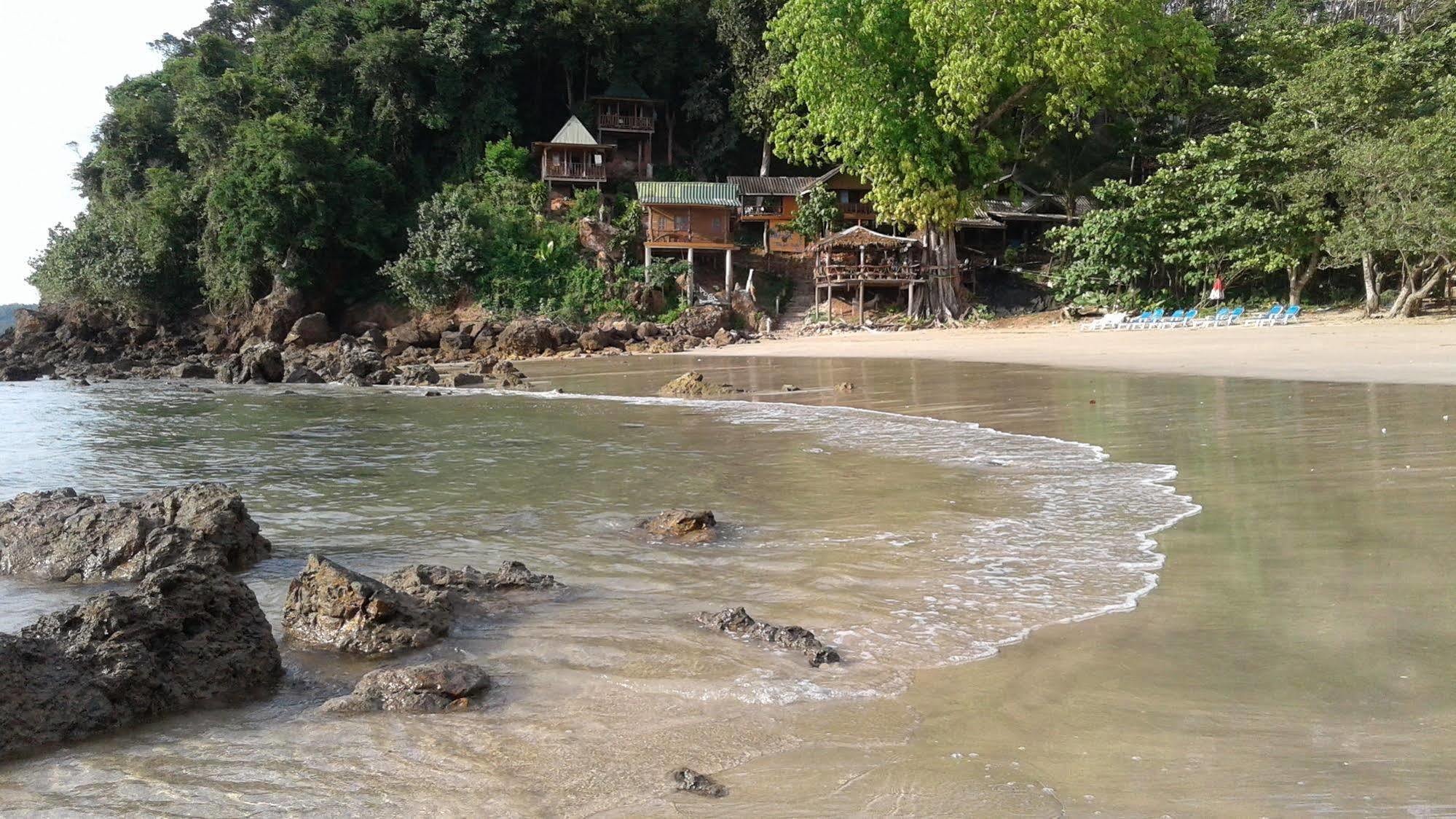 Koh Jum Aosi Beach View ภายนอก รูปภาพ