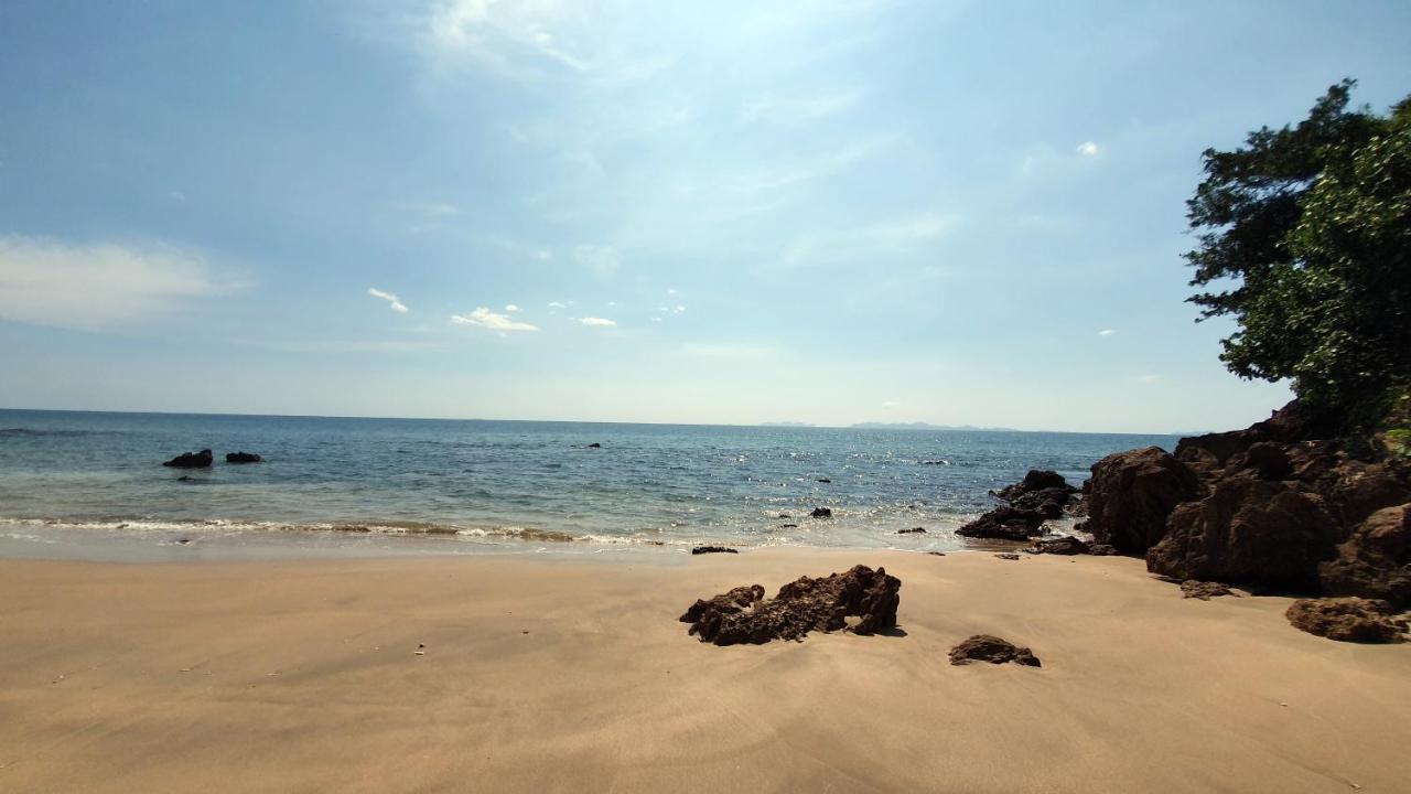 Koh Jum Aosi Beach View ภายนอก รูปภาพ