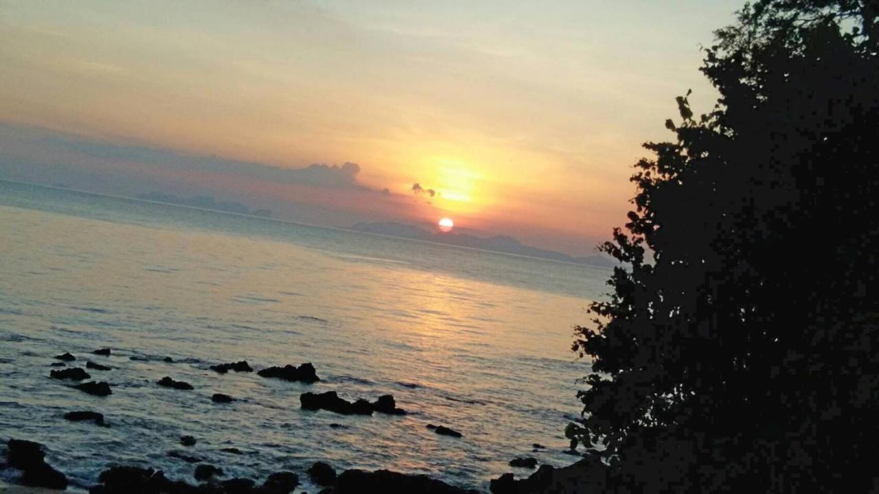 Koh Jum Aosi Beach View ภายนอก รูปภาพ